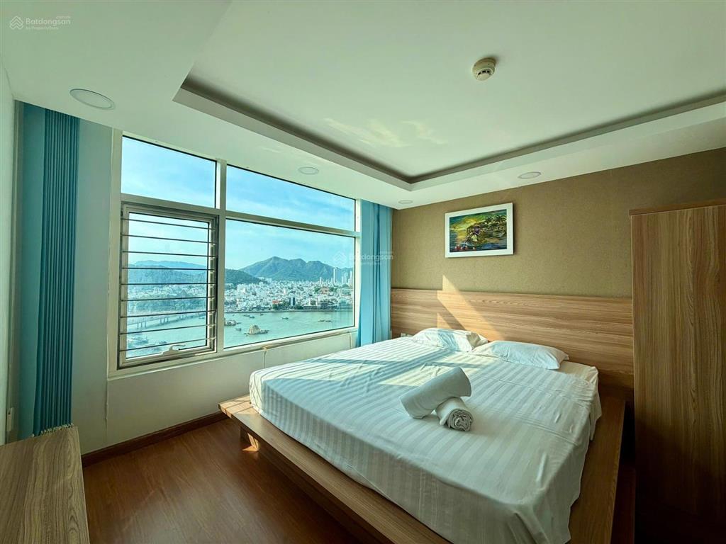 Rẻ 200tr căn giếng trời số 16 đẹp tầng cao full đồ mường thanh 04 trần phú