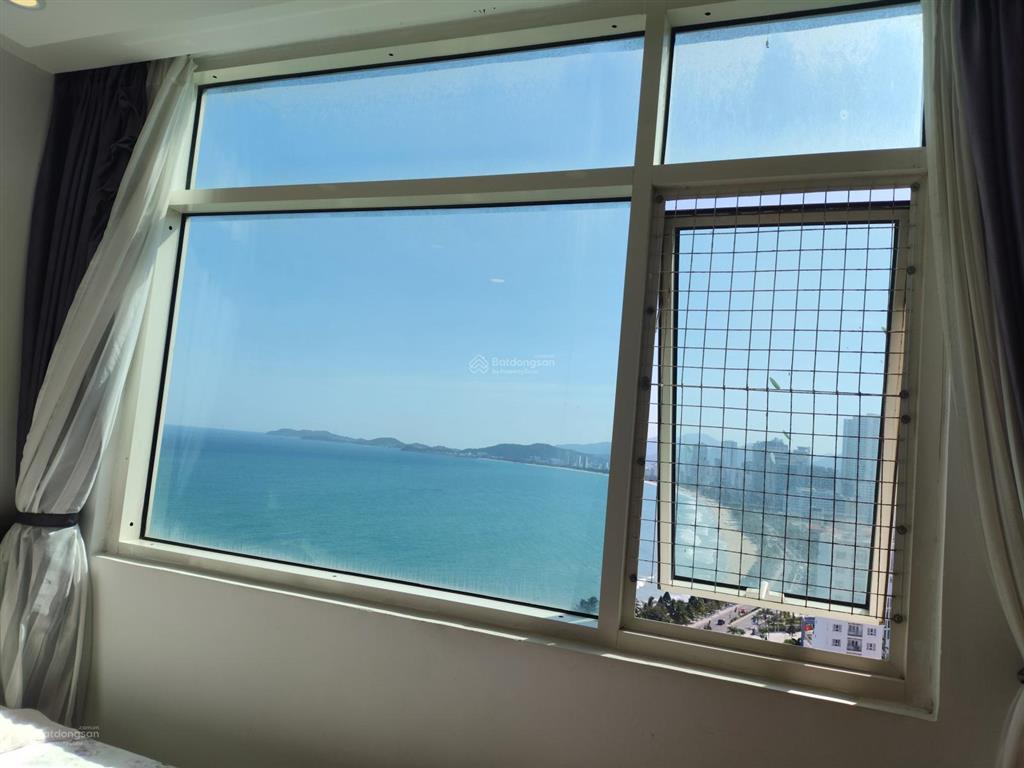 Cần tiền bán rẻ 300tr căn hiếm góc số 74 76m2 mới 90% view biển phố đẹp tại mường thanh 04 trần phú