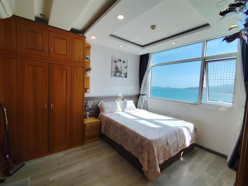 Cần tiền bán rẻ 300tr căn hiếm góc số 74 76m2 mới 90% view biển phố đẹp tại mường thanh 04 trần phú