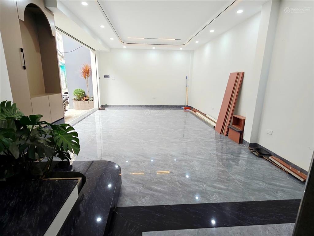 Bán nhà riêng 50 m² ô tô vào nhà thạch bàn long biên