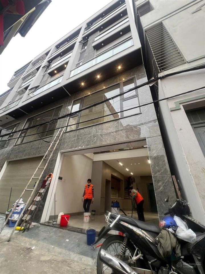 Chính chủ nhờ bán nhà 50m2, xây 6 tầng thang máy ngay hồ điều hòa long biên