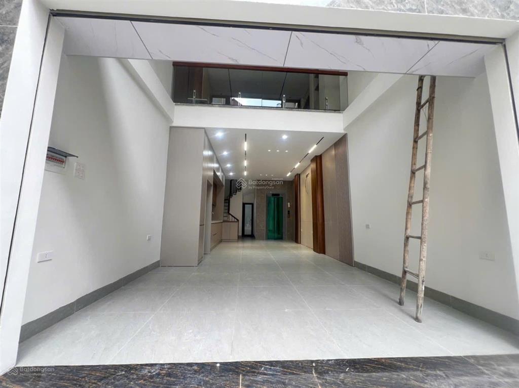 Chính chủ nhờ bán nhà 50m2, xây 6 tầng thang máy ngay hồ điều hòa long biên