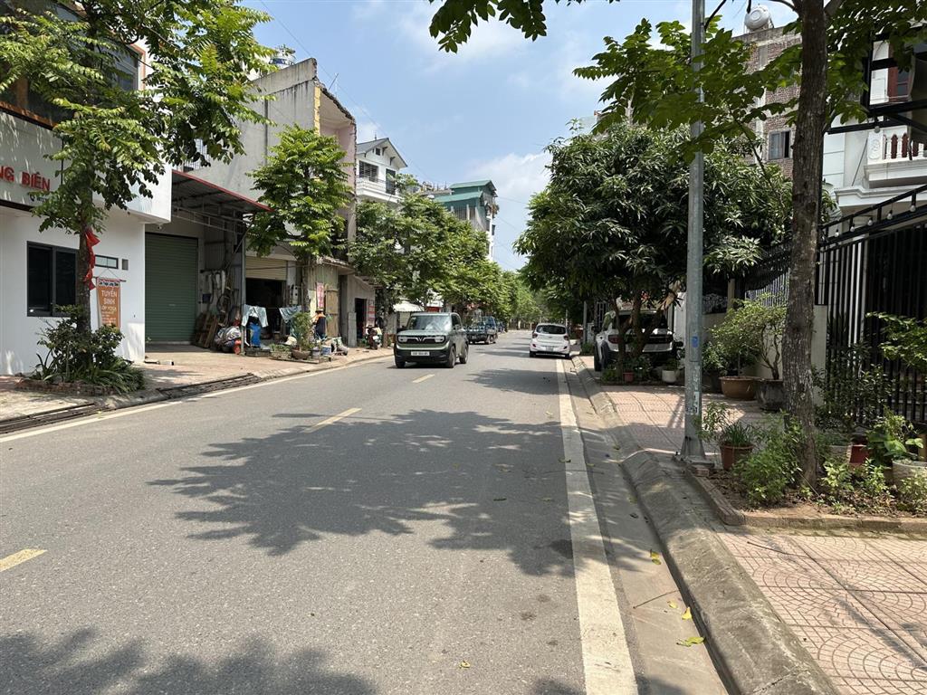 Chính chủ nhờ bán lô đất siêu đẹp mặt đường hoa động kinh doanh sầm uất