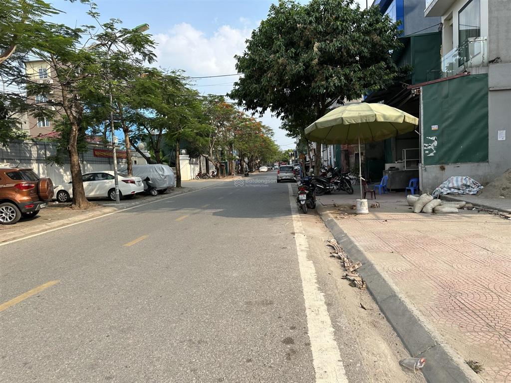 Chính chủ nhờ bán lô đất siêu đẹp mặt đường hoa động kinh doanh sầm uất
