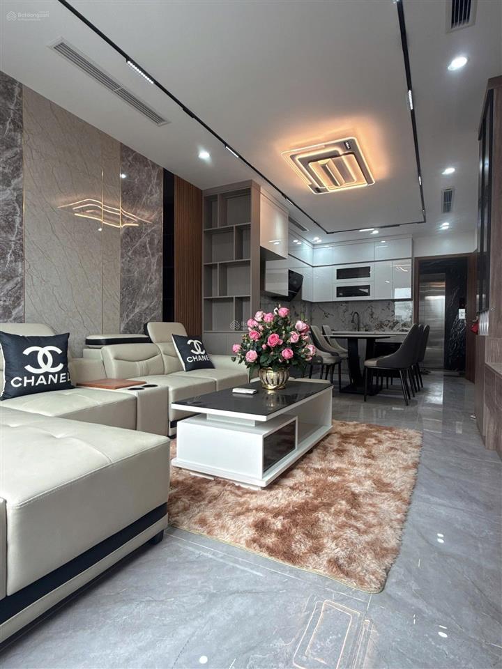 Bán nhà 43 m2 ô tô vào nhà thang máy full nội thất thạch bàn long biên