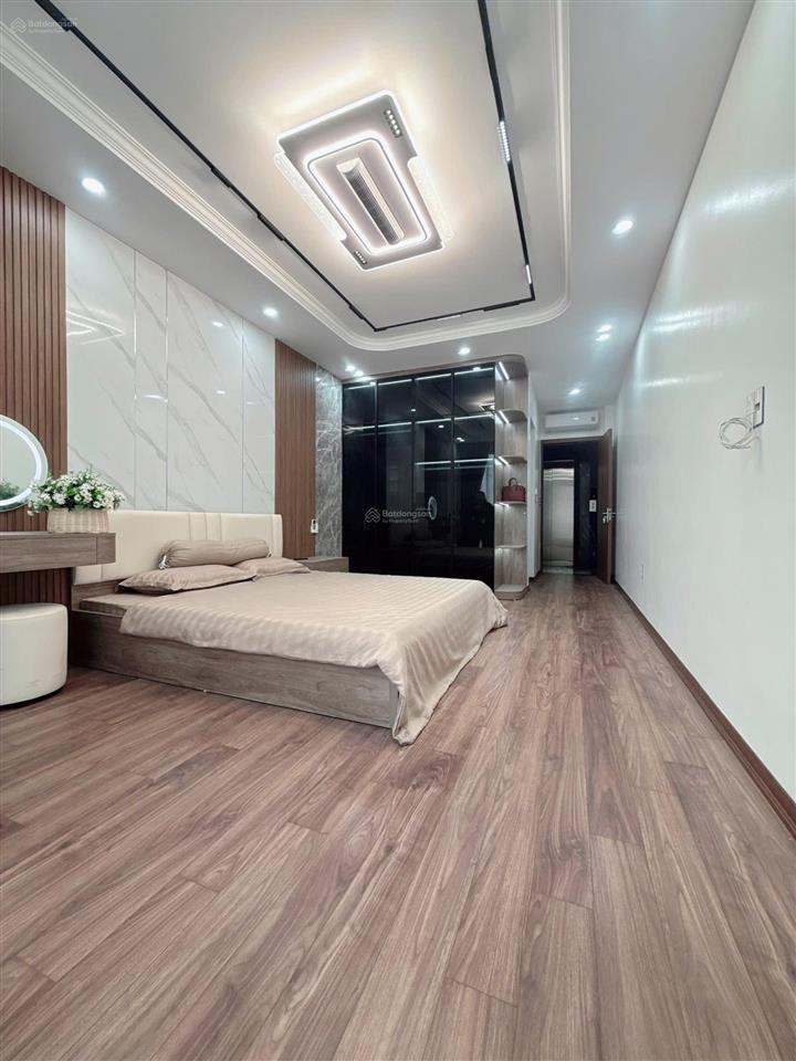 Bán nhà 43 m2 ô tô vào nhà thang máy full nội thất thạch bàn long biên