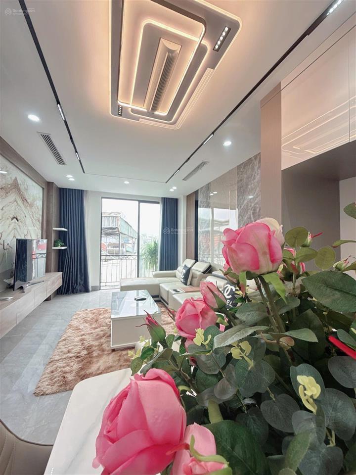 Bán nhà 43 m2 ô tô vào nhà thang máy full nội thất thạch bàn long biên