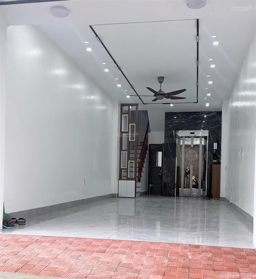 Bán nhà 43 m2 ô tô vào nhà thang máy full nội thất thạch bàn long biên
