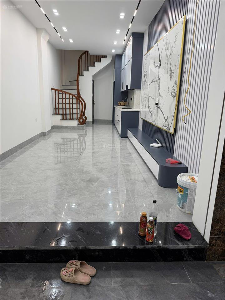 Bán nhà xây độc lập 1 căn 32 m2 xây 6 tầng vũ xuân thiều long biên hà nội