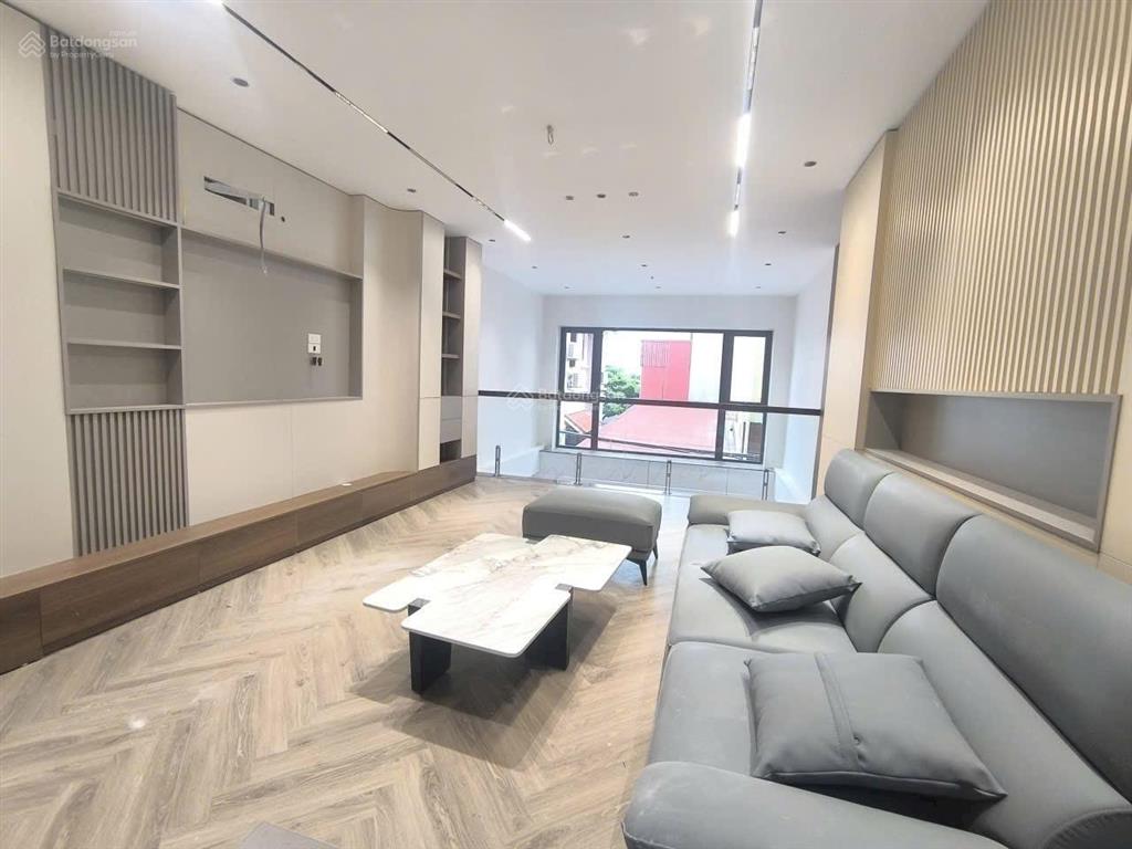 Nhỉnh 9 tỷ nhà 45 m2 xây 6 tầng thang máy tổ 9 thạch bàn ô tô vào nhà