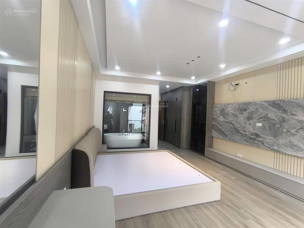 Nhỉnh 9 tỷ nhà 45 m2 xây 6 tầng thang máy tổ 9 thạch bàn ô tô vào nhà