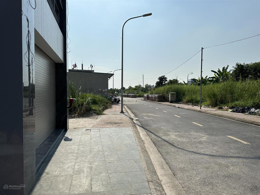 Nợ ngân hàng bán đất đấu giá cự khối