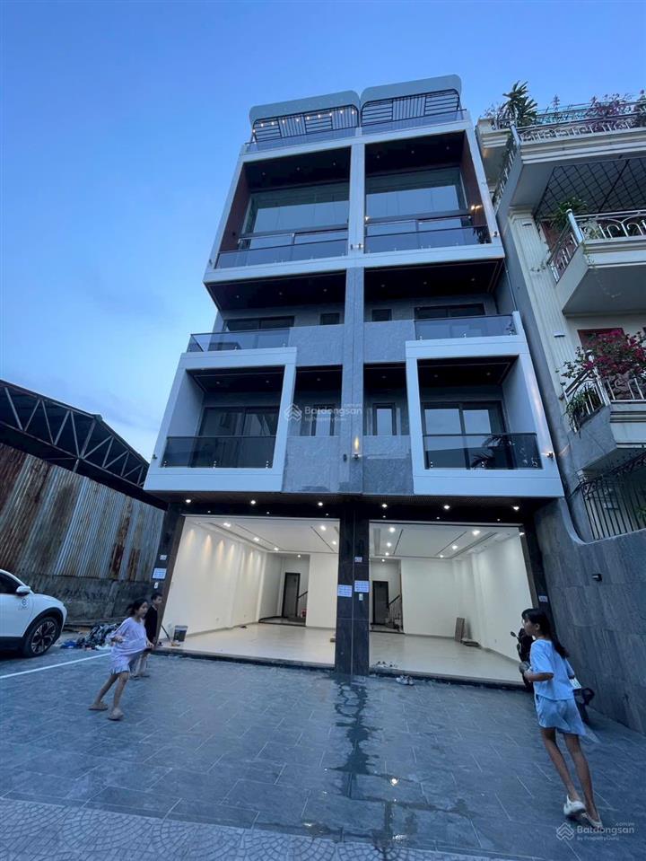 Bán nhà 90 m2 xây 6 tầng thang máy thạch bàn ô tô vào nhà nhỉnh 12 tỷ