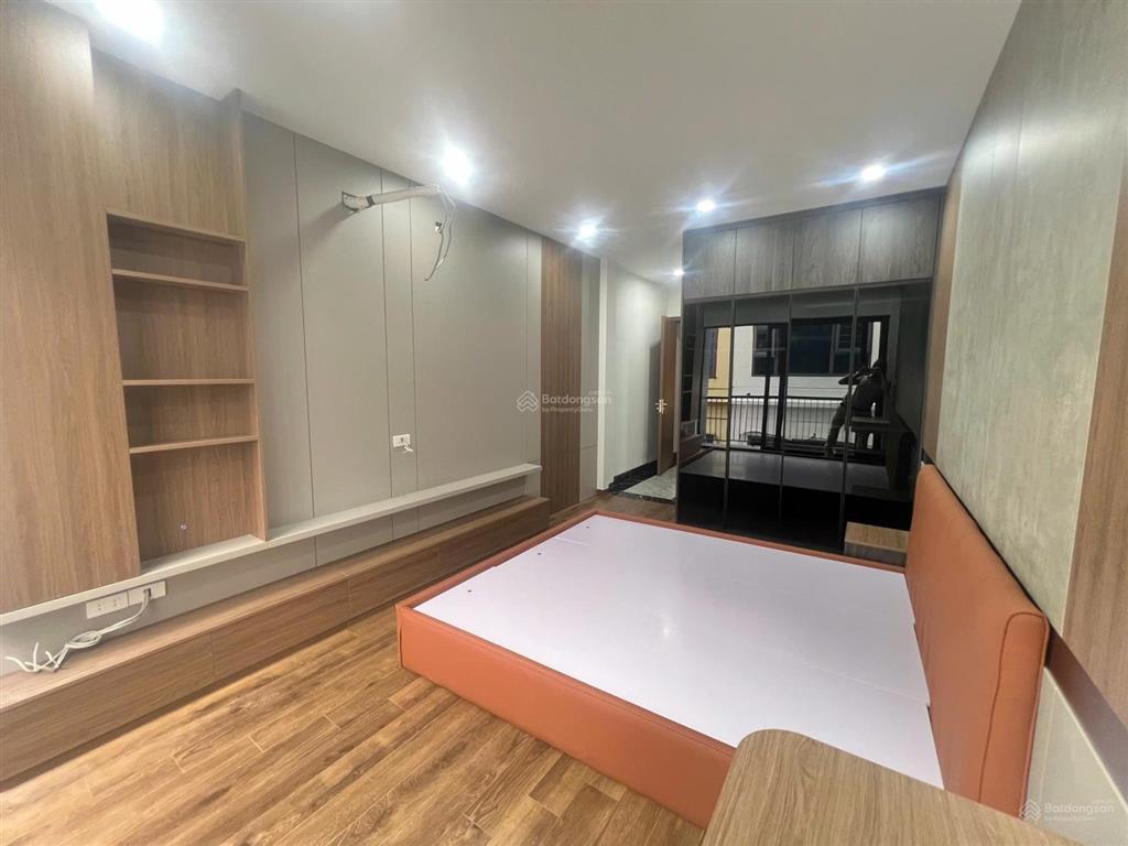 Chính chủ bán nhà 36 m2 ngay chợ đồng dinh xây 6 tầng thang máy nhỉnh 7 tỷ