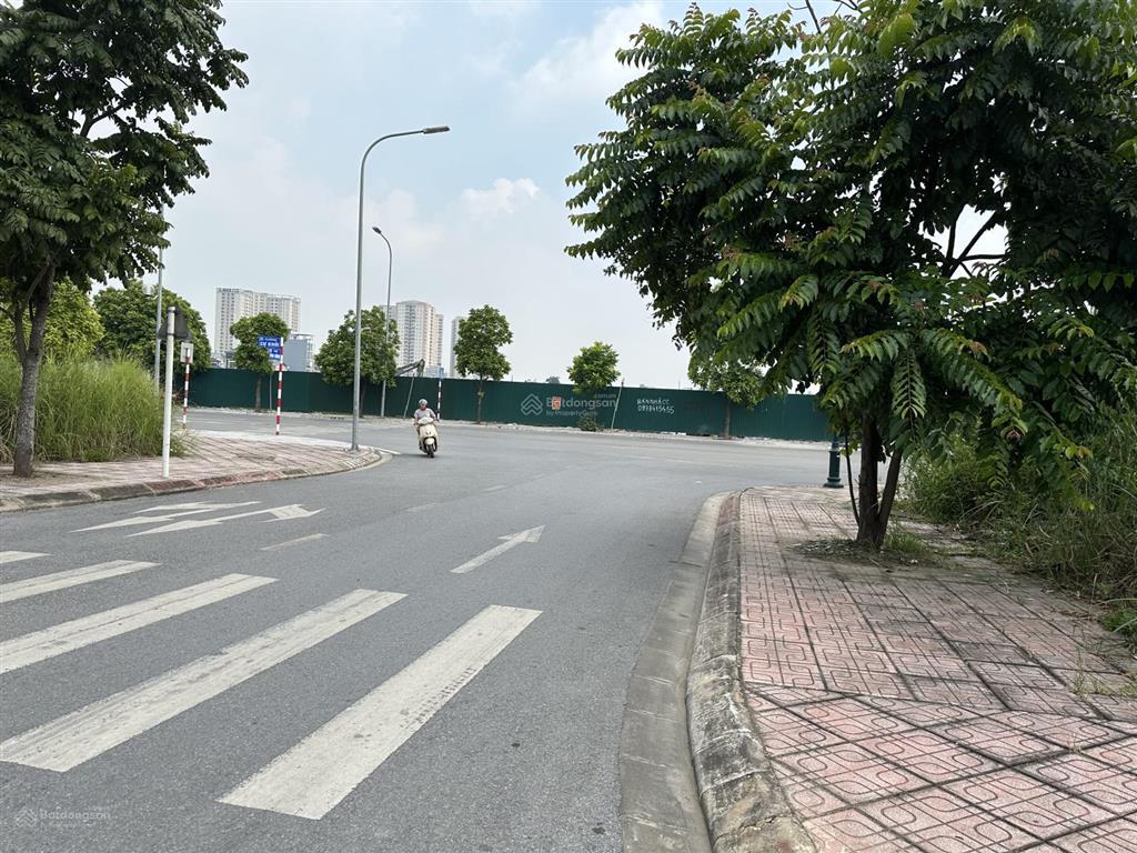 Chính chủ nhờ bán lô đất đấu giá cự khối long biên 65.9 m2 thoáng trước sau