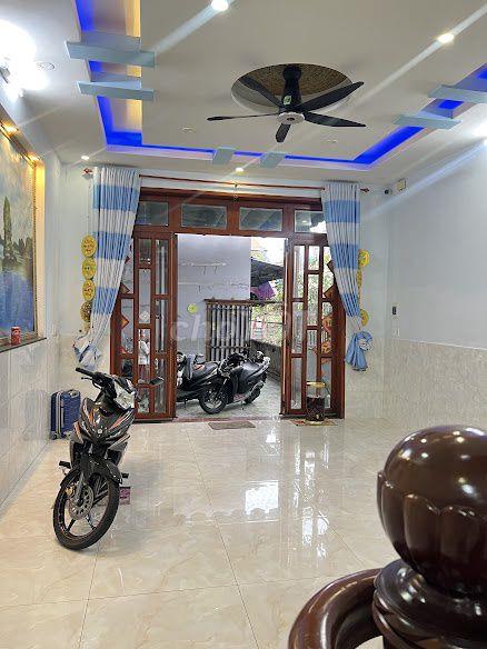 Bán nhà 2 lầu 1 trệt mặt tiền đường 11 phường linh xuân thủ đức