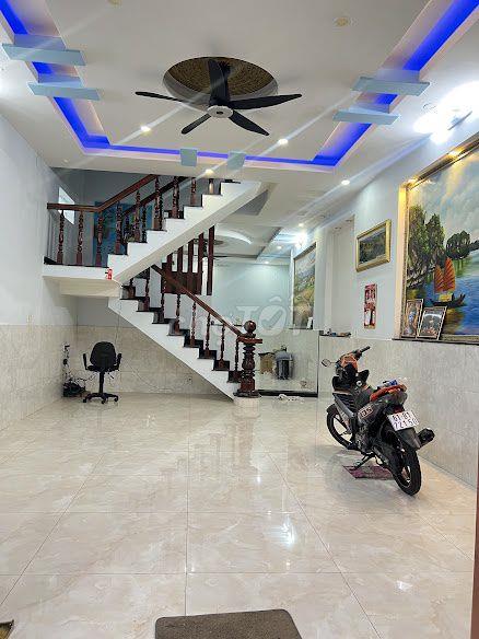 Bán nhà 2 lầu 1 trệt mặt tiền đường 11 phường linh xuân thủ đức