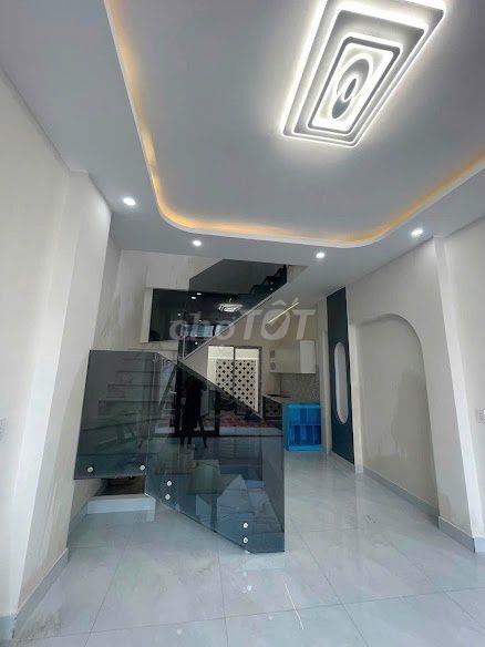 Bán nhà 1 trệt 1 lầu sát đường trần hưng đạo dĩ an