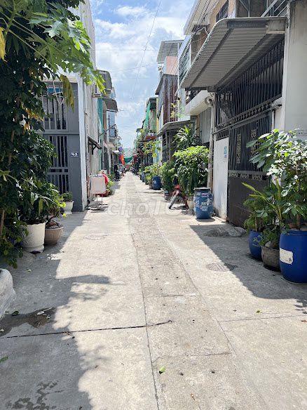 Bán nhà sc cấp 4 gác lửng gần chợ tân long dĩ an 