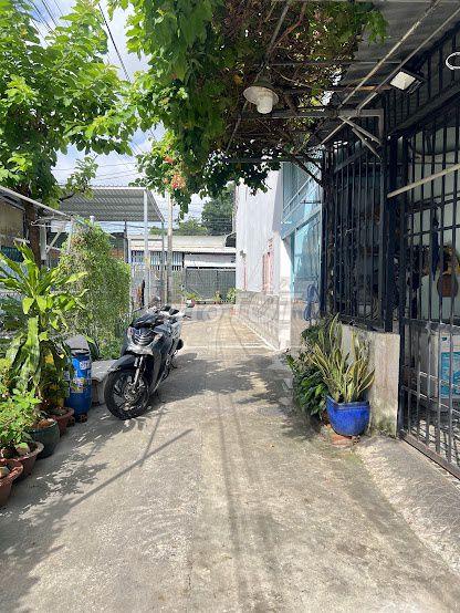 Bán nhà 1 trệt 1 lầu gần ngã tư đồi mồi dĩ an bình dương