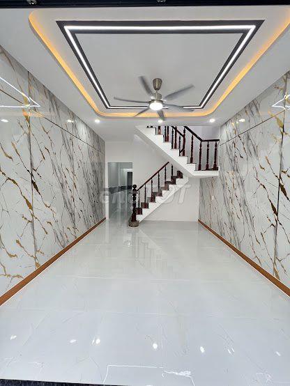 Bán nhà 1 trệt 1 lầu gần ngã tư đồi mồi dĩ an bình dương