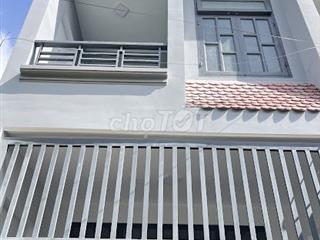 Bán nhà 1 trệt 1 lầu gần ngã tư đồi mồi dĩ an bình dương