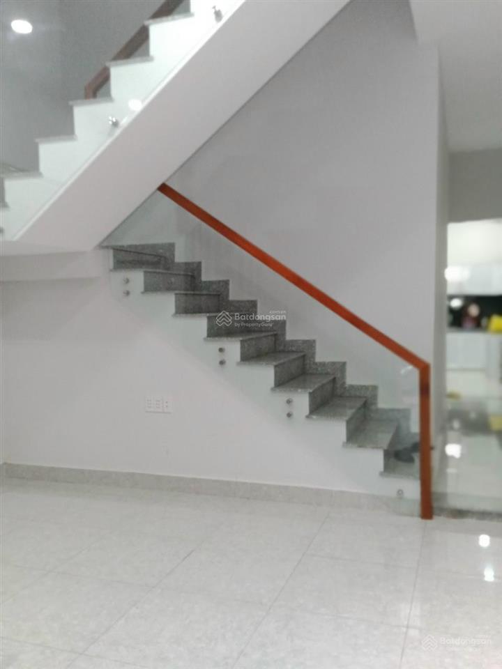 Bán nhà mặt tiền vòng xoay mỹ thủy  vị trí vàng kinh doanh
