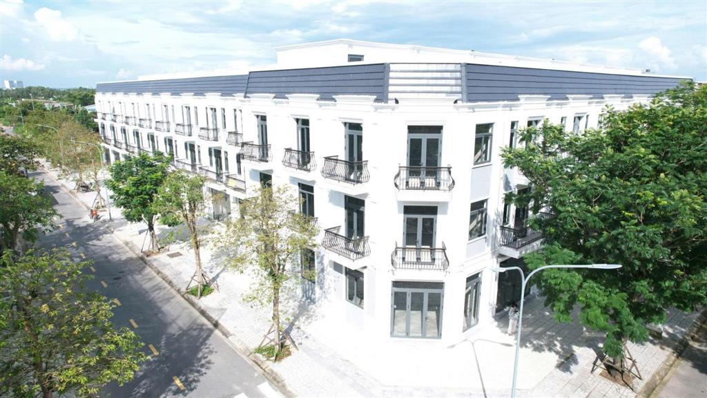 Nhà phố đối diện cổng 6 tòa chung cư, dự án hud chánh mỹ,tp hcm,mặt sông sài gòn,đóng tiến độ giãn