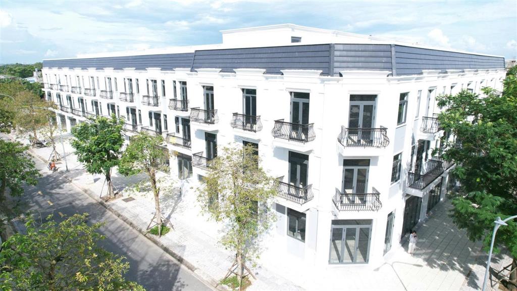 Nhà phố đối diện cổng 6 tòa chung cư, dự án hud chánh mỹ,tp hcm,mặt sông sài gòn,đóng tiến độ giãn