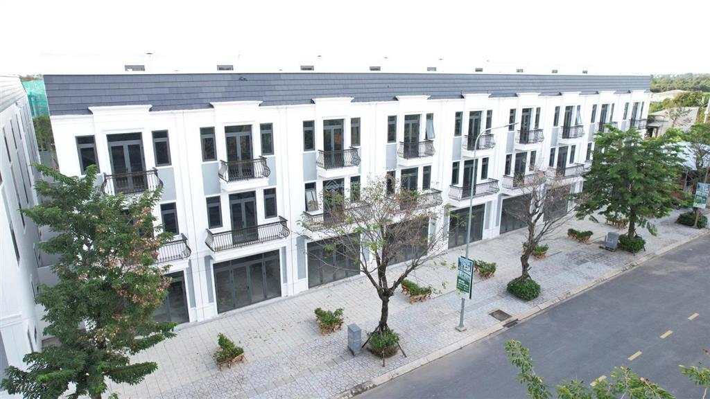 Nhà phố đối diện cổng 6 tòa chung cư, dự án hud chánh mỹ,tp hcm,mặt sông sài gòn,đóng tiến độ giãn