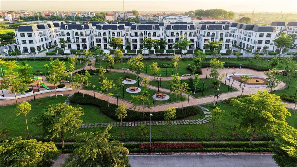 Liền kề hud mê linh 135m2 giá hơn 10 tỷ/căn, vị trí 2 mặt đường, ngay cạnh công viên, kd sầm uất