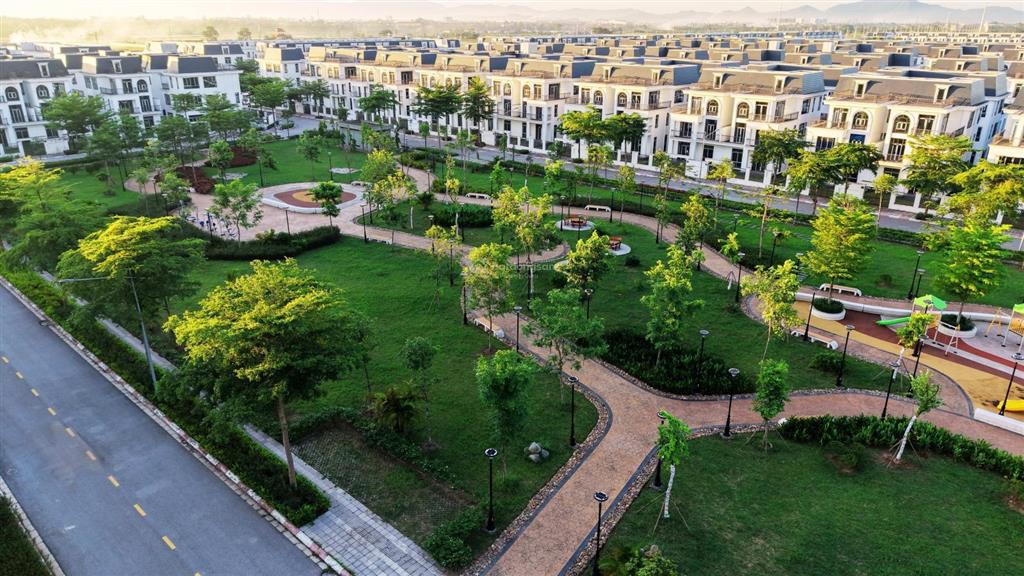 Liền kề hud mê linh 135m2 giá hơn 10 tỷ/căn, vị trí 2 mặt đường, ngay cạnh công viên, kd sầm uất