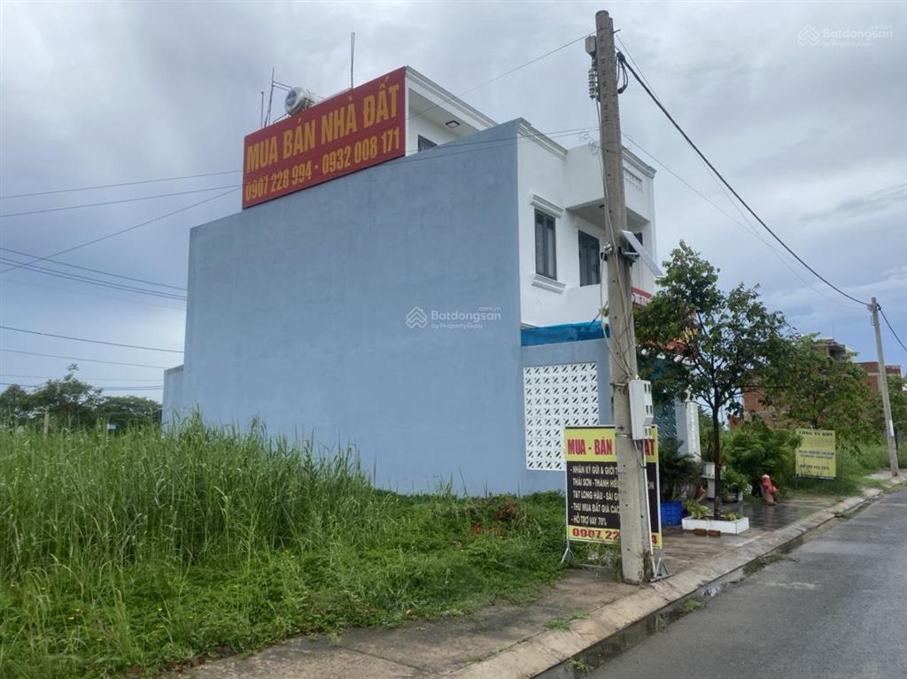 Cần bán nền view công viên sgvl, giá 2tỷ.  0907 228 ***