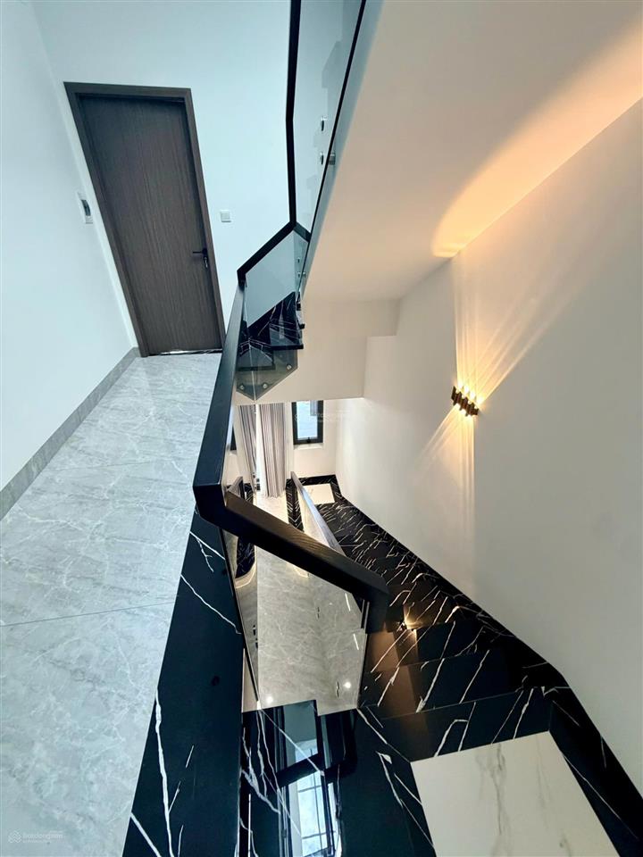 Bán nhà phố 3 lầu mới xây kdc saigon village, full nội thất cao cấp, đã hoàn công đầy đủ