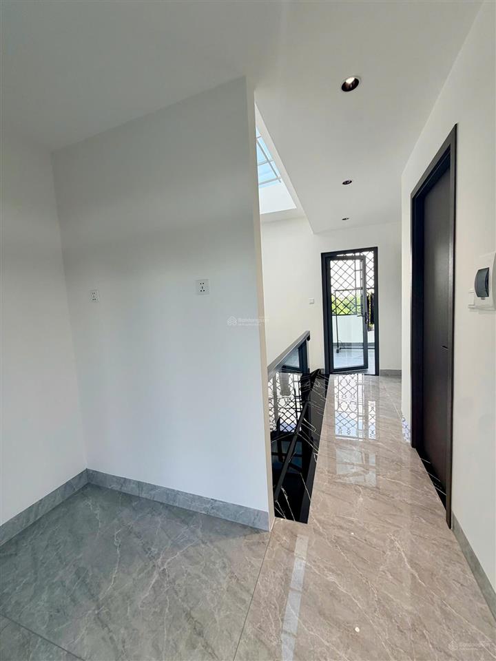 Bán nhà phố 3 lầu mới xây kdc saigon village, full nội thất cao cấp, đã hoàn công đầy đủ