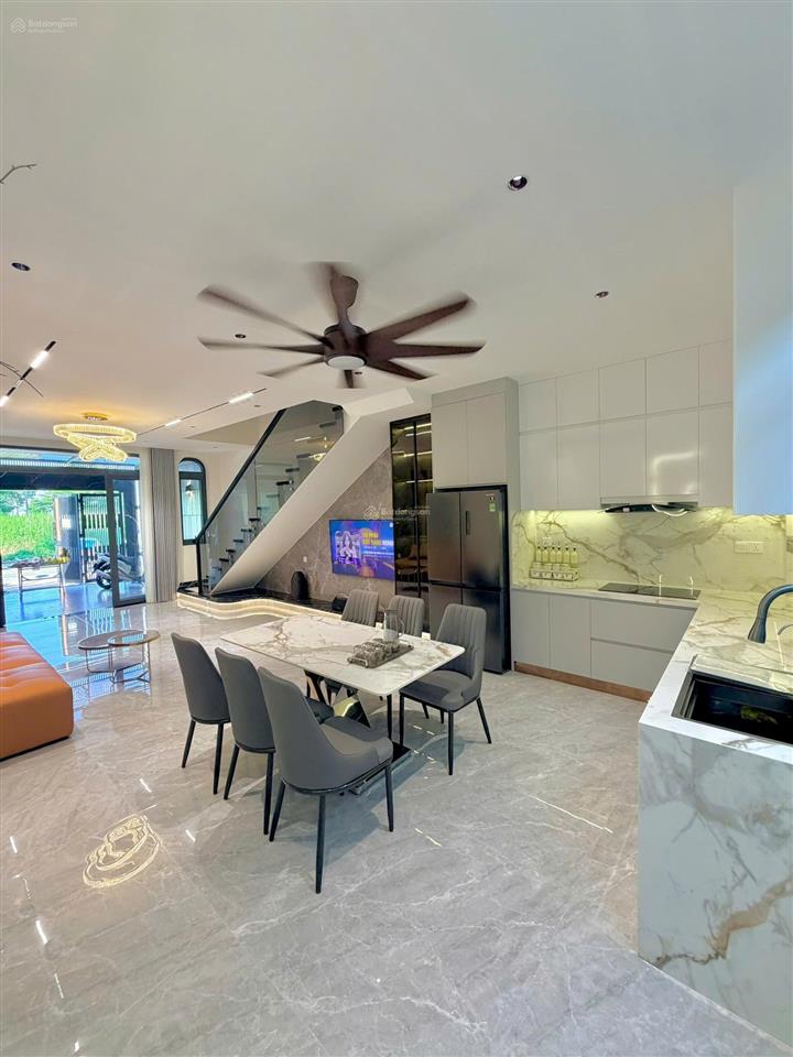 Bán nhà phố 3 lầu mới xây kdc saigon village, full nội thất cao cấp, đã hoàn công đầy đủ