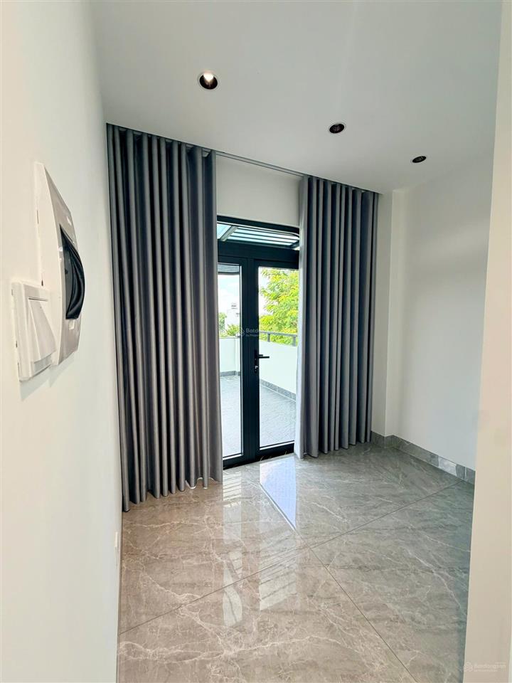Bán nhà phố 3 lầu mới xây kdc saigon village, full nội thất cao cấp, đã hoàn công đầy đủ