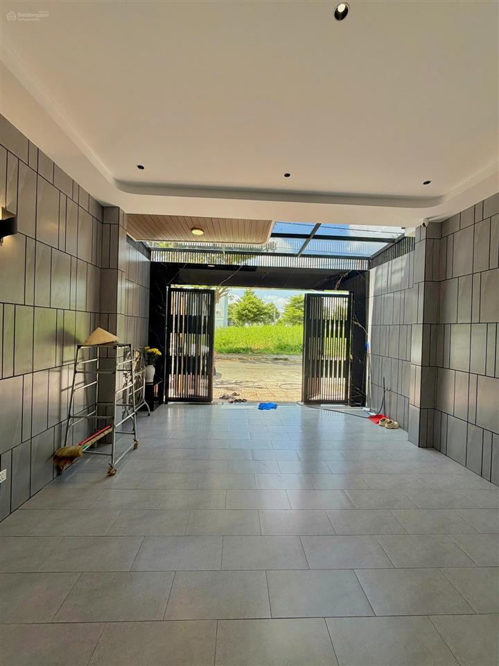 Bán nhà phố 3 lầu mới xây kdc saigon village, full nội thất cao cấp, đã hoàn công đầy đủ
