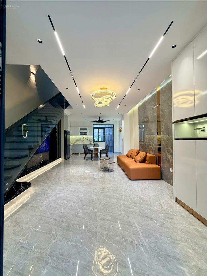 Bán nhà phố 3 lầu mới xây kdc saigon village, full nội thất cao cấp, đã hoàn công đầy đủ