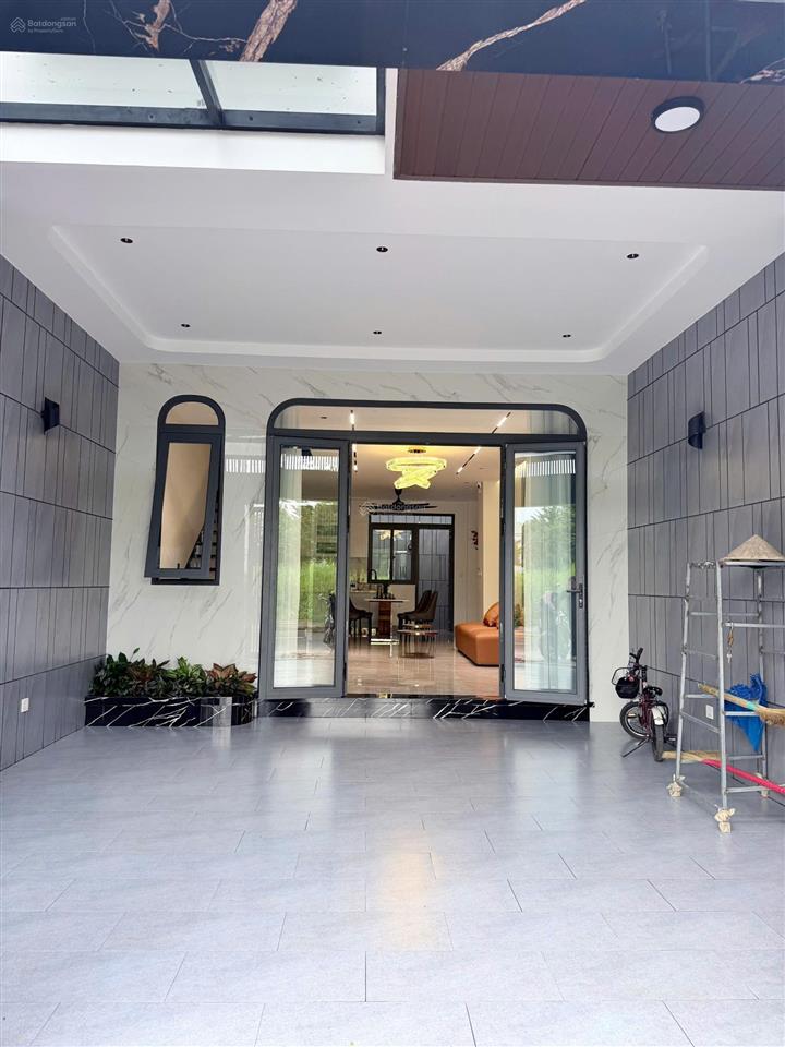Bán nhà phố 3 lầu mới xây kdc saigon village, full nội thất cao cấp, đã hoàn công đầy đủ