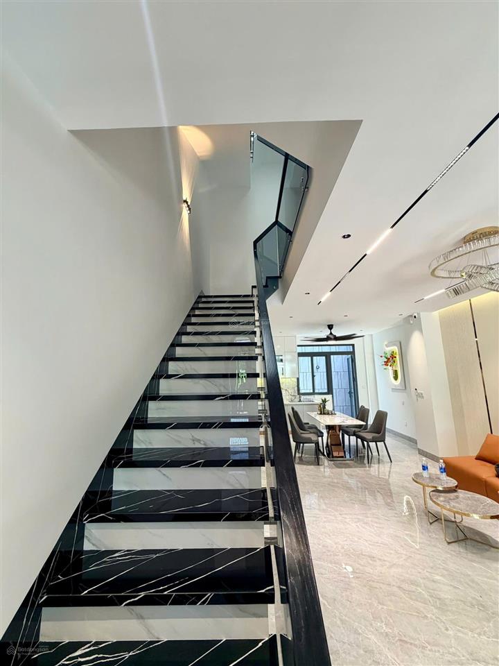 Bán nhà phố 3 lầu mới xây kdc saigon village, full nội thất cao cấp, đã hoàn công đầy đủ