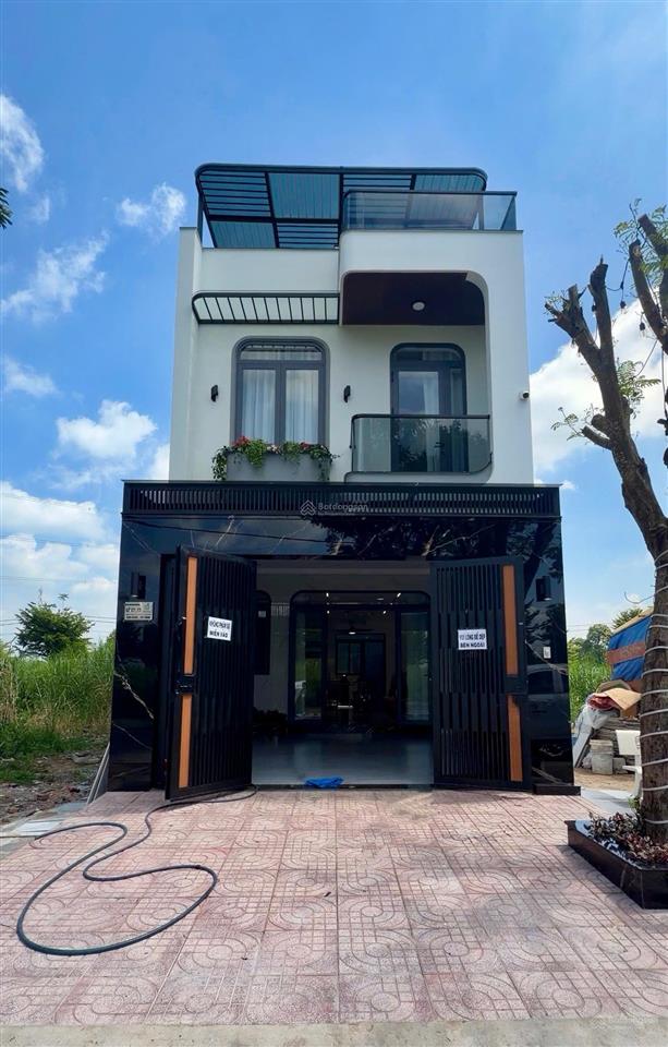 Bán nhà phố 3 lầu mới xây kdc saigon village, full nội thất cao cấp, đã hoàn công đầy đủ