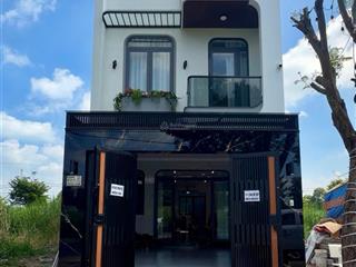 Bán nhà phố 3 lầu mới xây kdc saigon village, full nội thất cao cấp, đã hoàn công đầy đủ