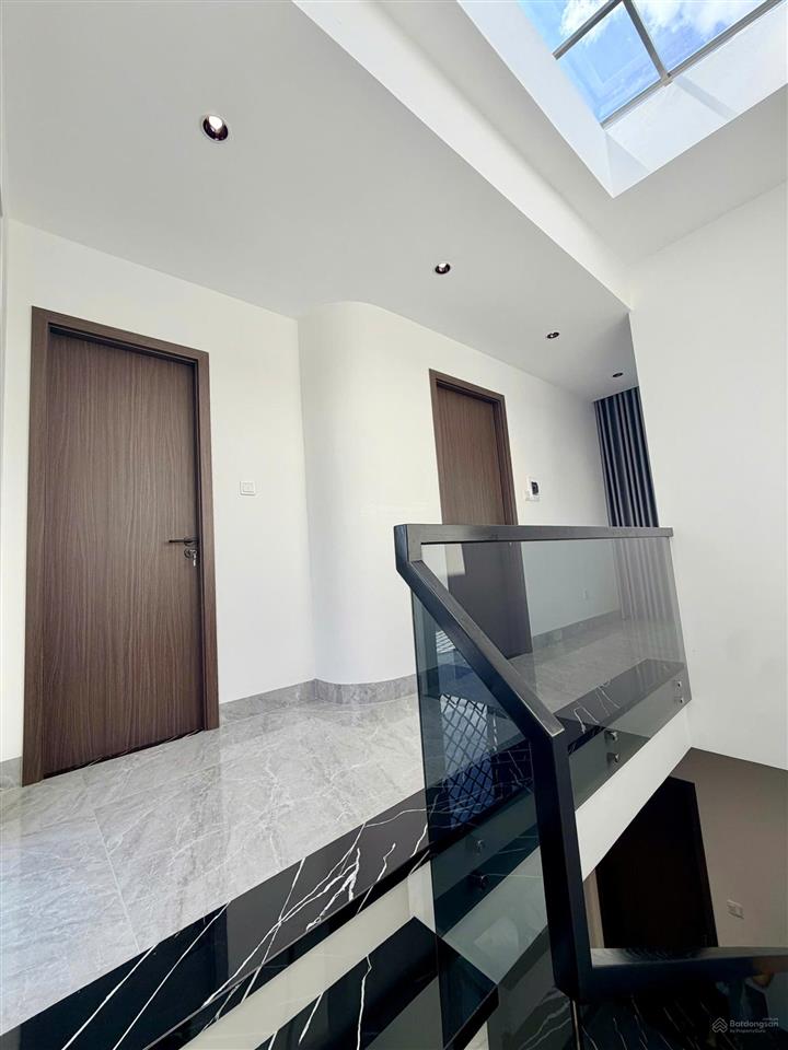 Bán nhà phố 3 lầu mới xây kdc saigon village, full nội thất cao cấp, đã hoàn công đầy đủ