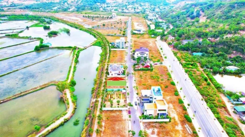 Đất kđt ven sông tắc đối diện dự án đô thị hành chính đang được ld sun group đang triển khai