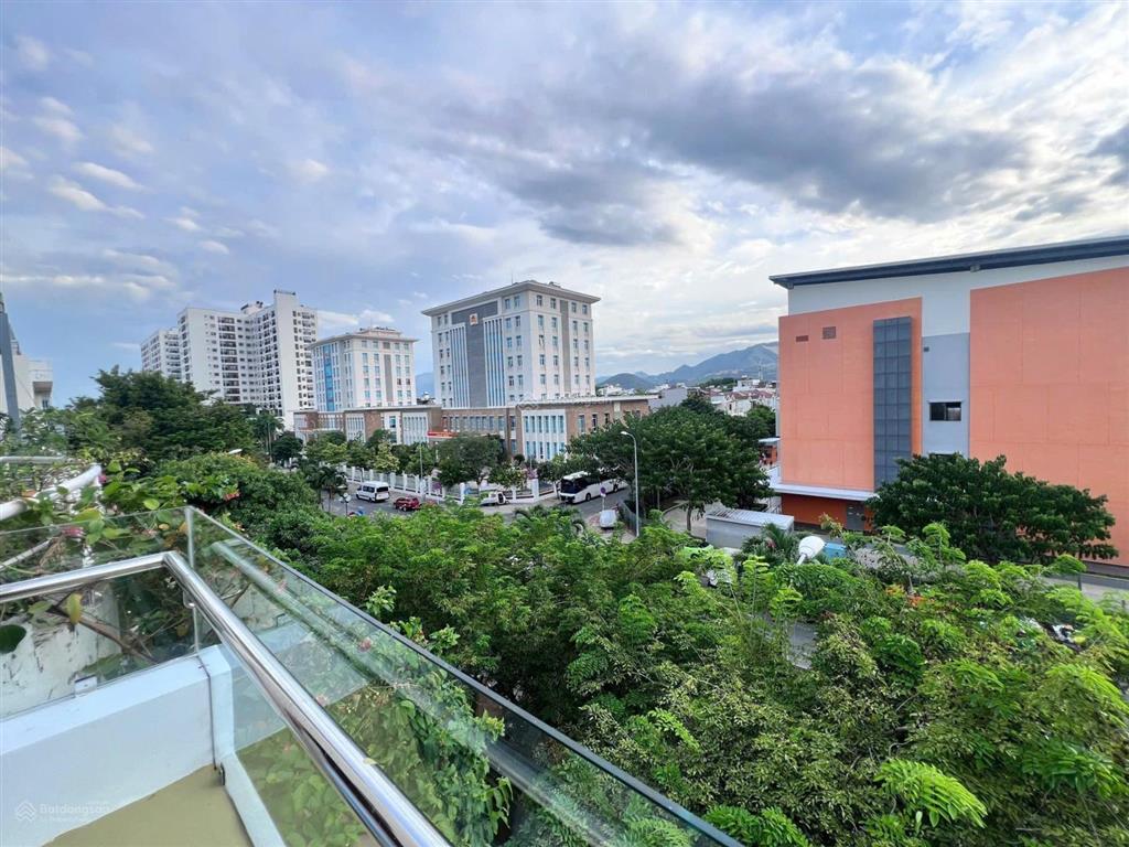 Cho thuê nhà 4 tầng, mặt tiền 6m, mặt đường 19/5 rộng 30m, vĩnh điềm trung, nha trang, khánh hòa.