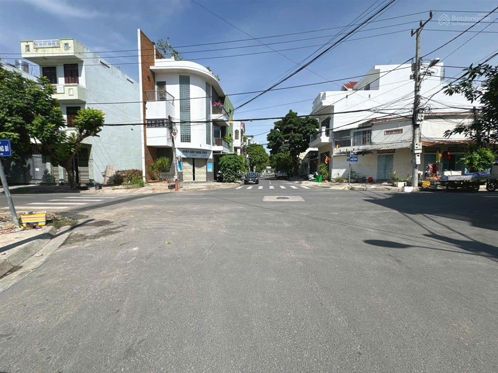 Bán đất tặng nhà cấp 4 mặt tiền đường, gần biển, đối diện chung cư đang xây, bắc nha trang