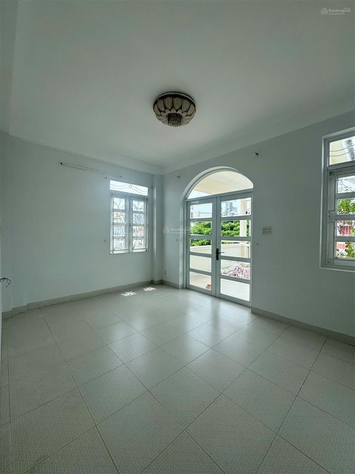 Bán nhà 5 tầng mặt tiền đường trần bình trọng  sát bên đường hồng bàng, trung tâm nha trang