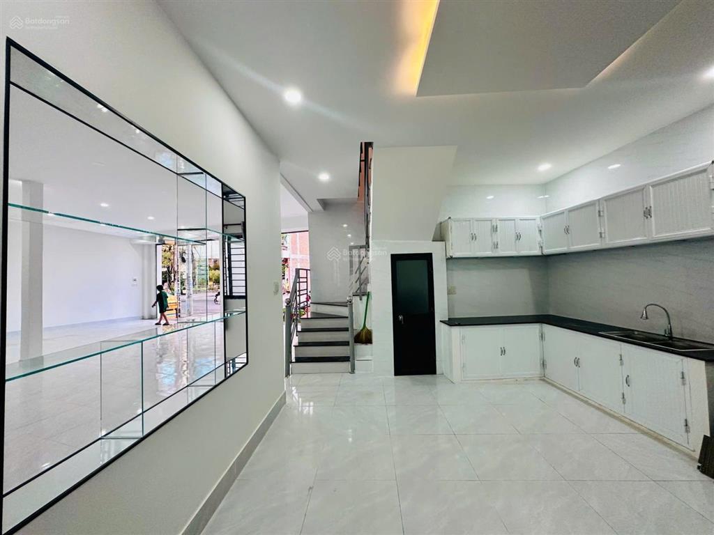 Bán nhà, căn góc đường 16m, view xéo biển, mặt tiền, đường dương hiến quyền, nha trang, khánh hòa