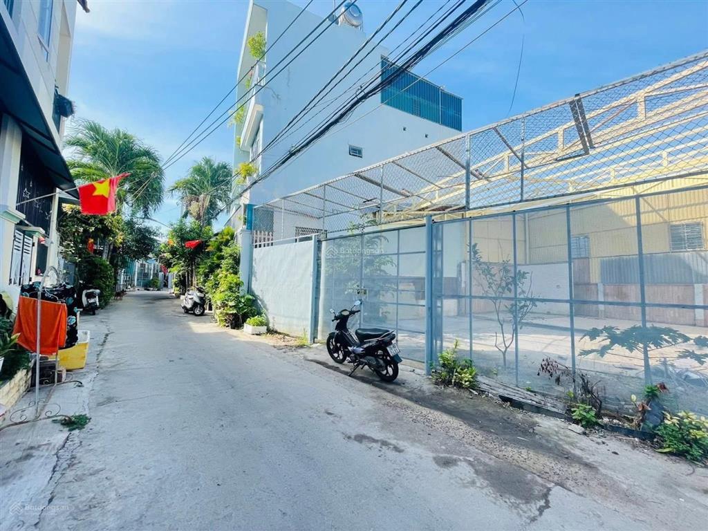 Đất mặt đường núi cấm 2, ngay gần vong xoay võ nguyên giáp, nha trang, khánh hòa.